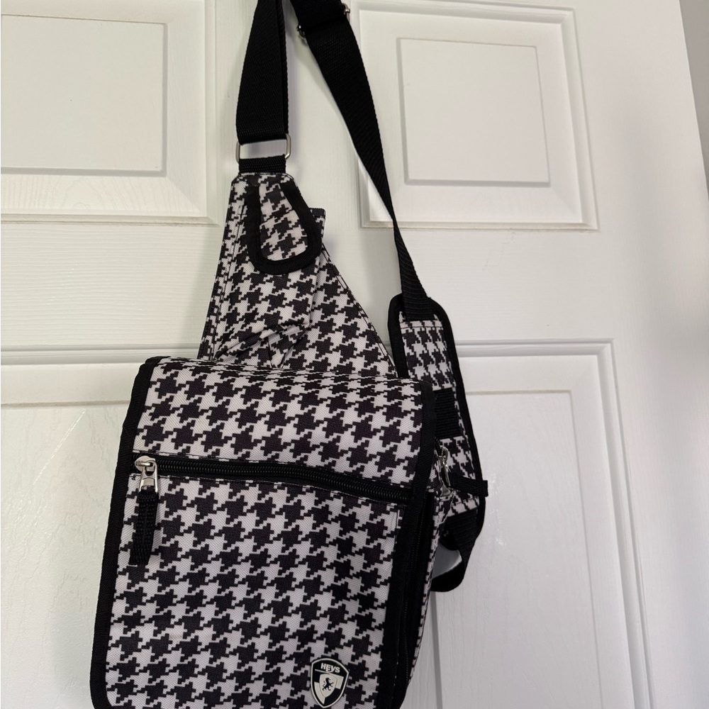 Black and White Houndstooth Travel Bag with Modern Design